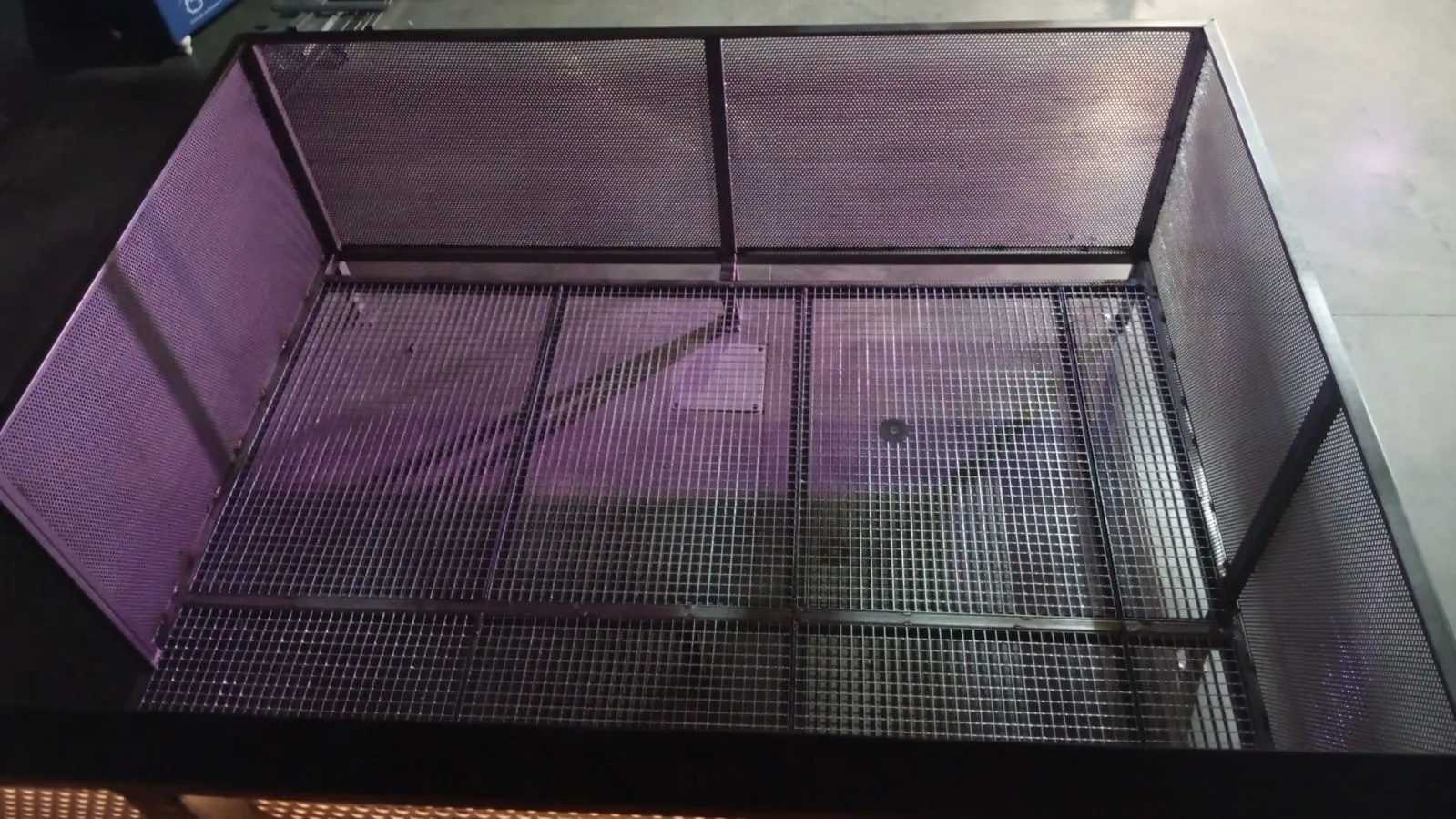 Fabricación escalera y estructuras metálicas para discoteca o sala de conciertos - 3