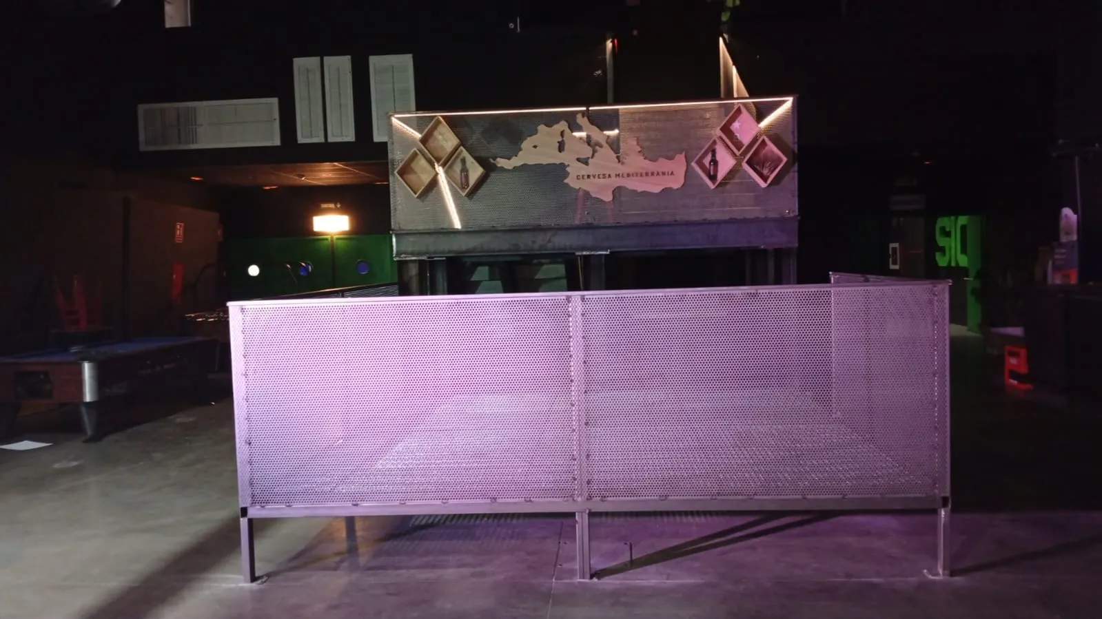 Fabricación escalera y estructuras metálicas para discoteca o sala de conciertos - 4