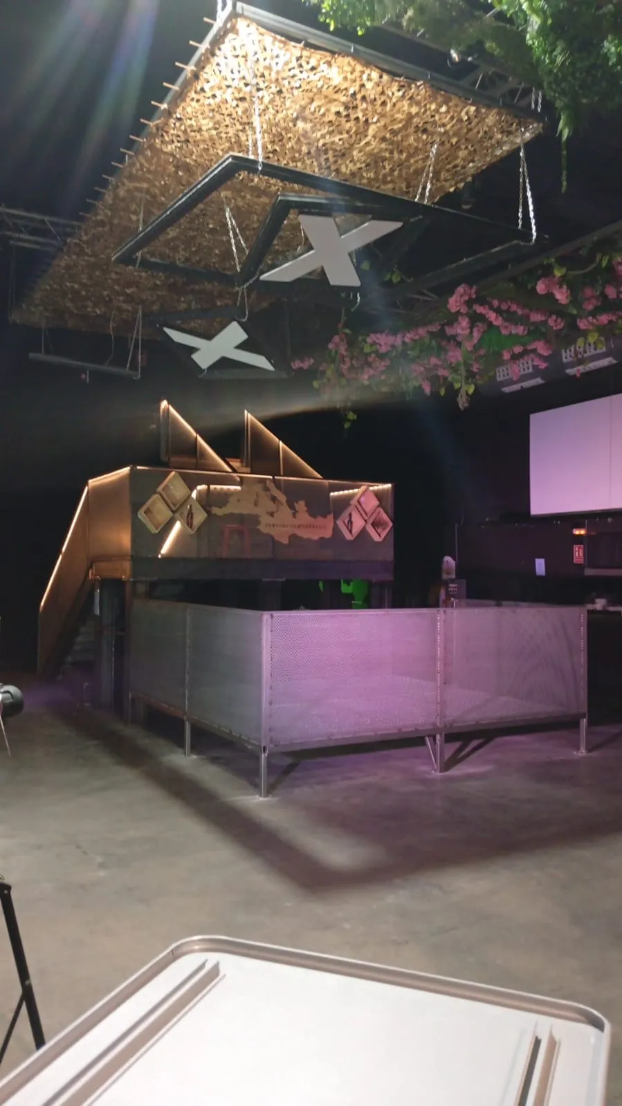 Fabricación escalera y estructuras metálicas para discoteca o sala de conciertos - 5