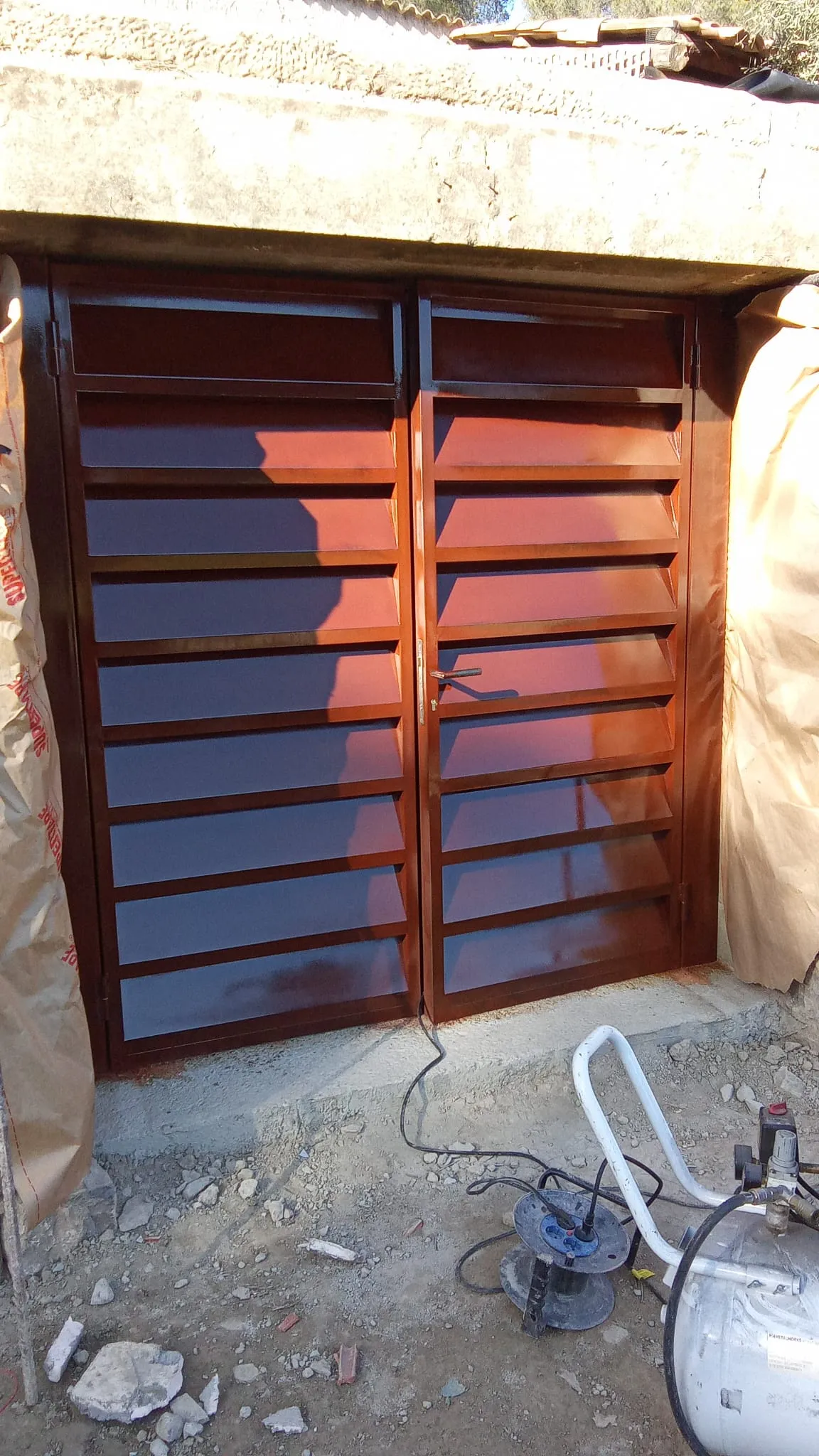 Fabricación puerta metálica exterior vivienda