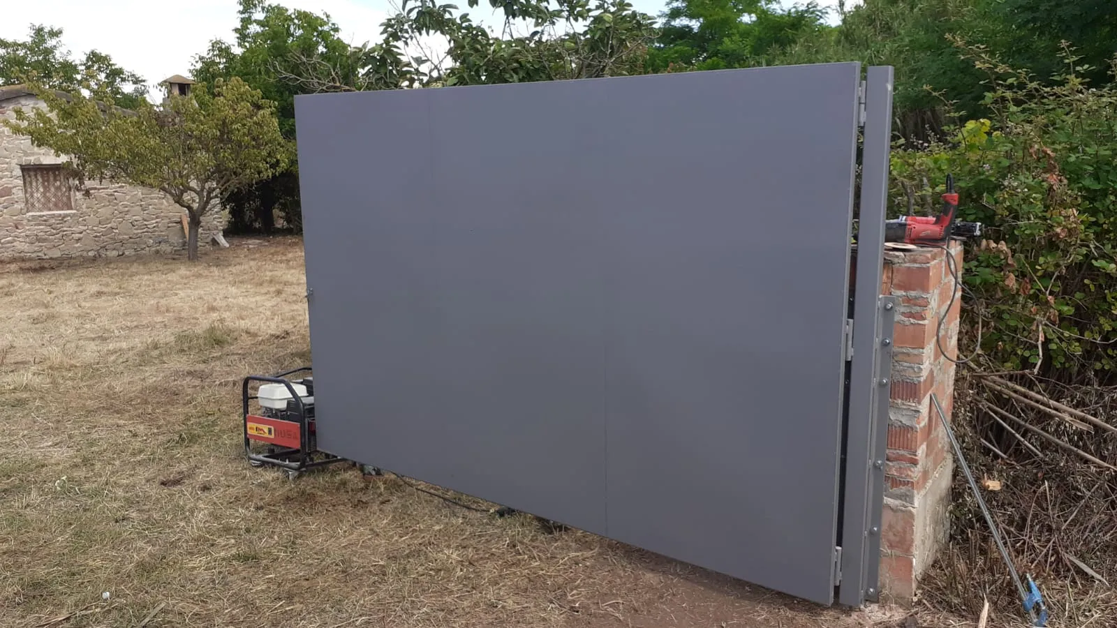 Fabricación puerta exterior vehículos para vivienda (modelo 1)