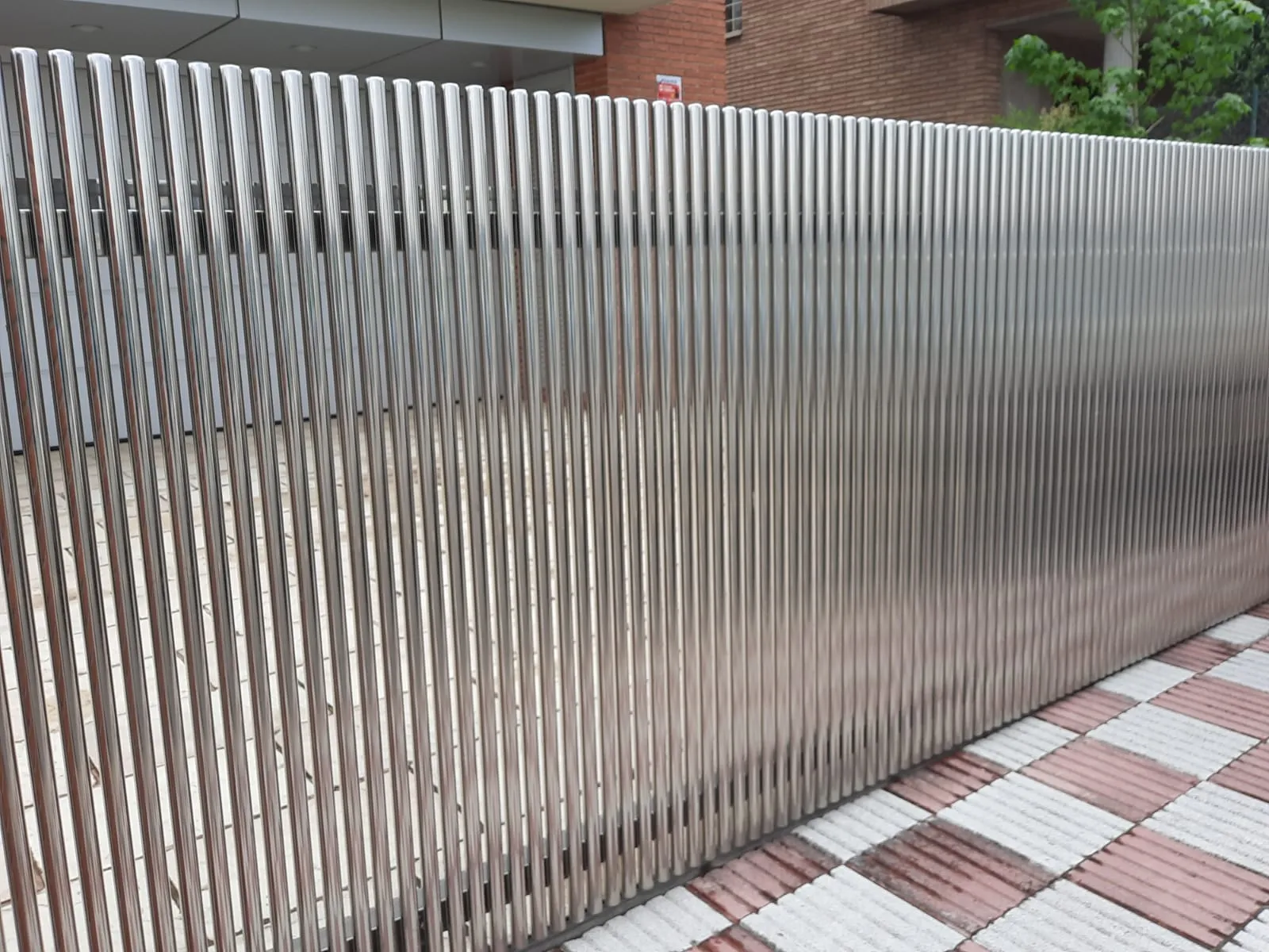 Fabricación valla exterior comunidad de vecinos - 1