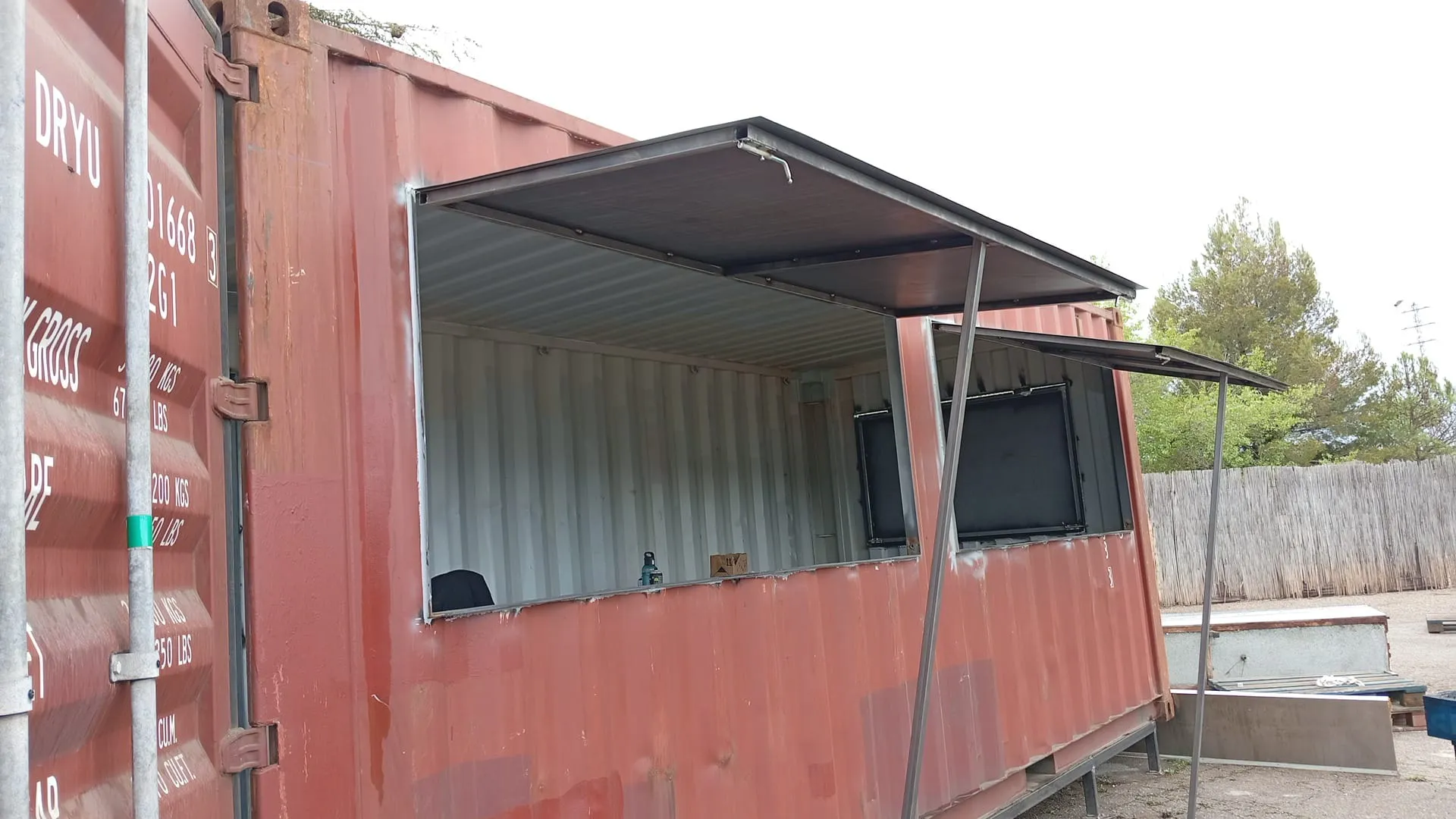 Adecuación contenedor de transporte marítimo como barra de restauración - 2