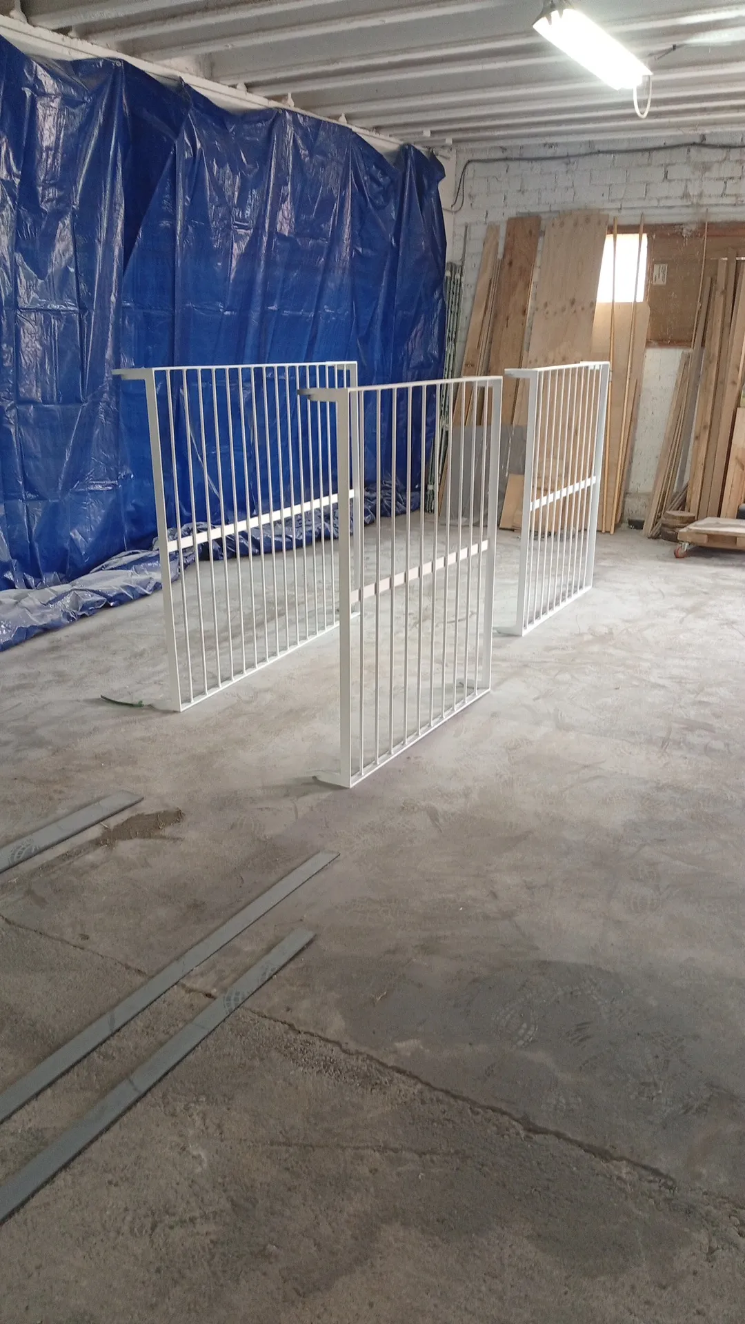 Fabricación e instalación de barras de protección para ventanas de un negocio - 3