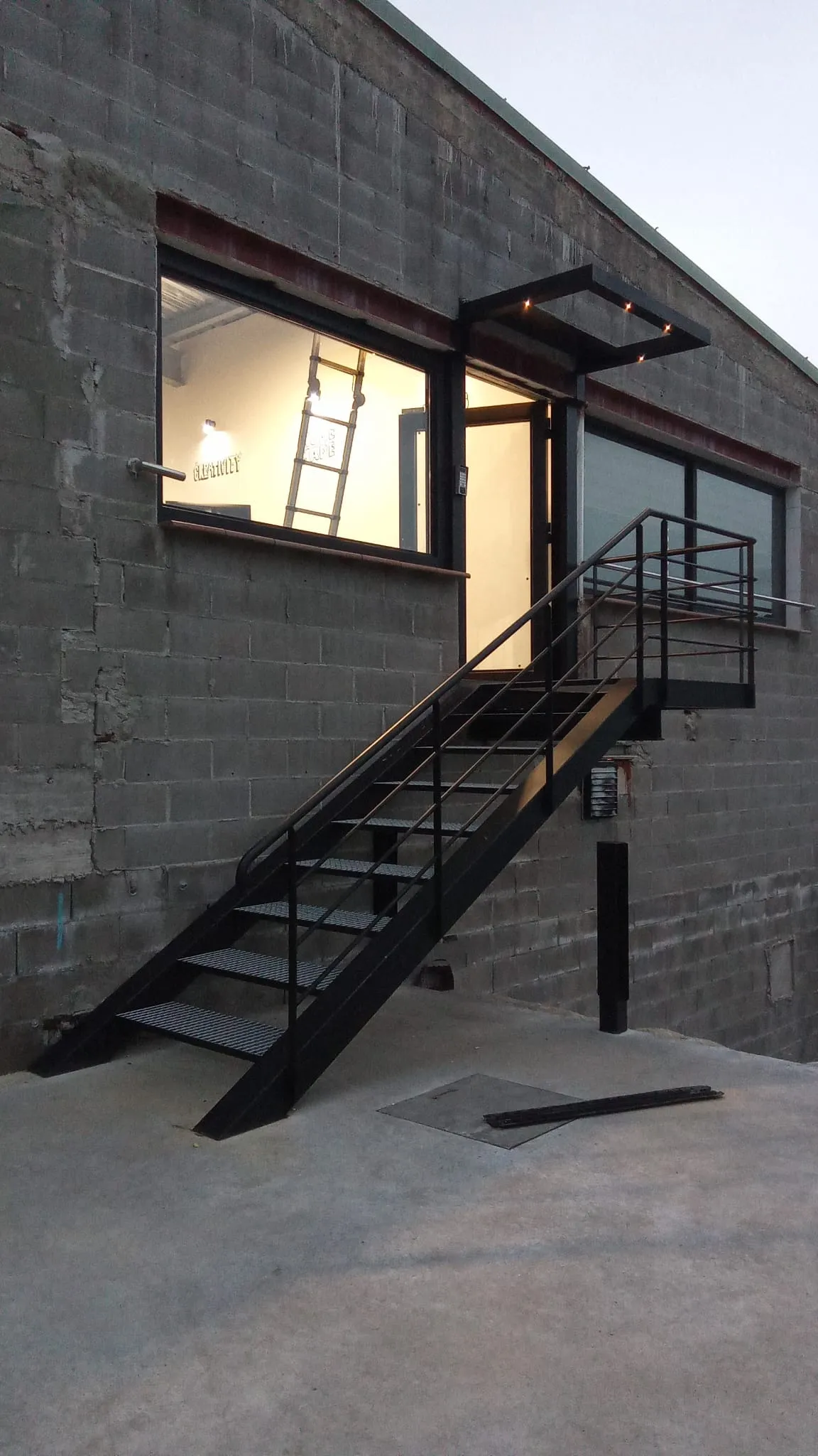 Fabricación escalera exterior para vivienda